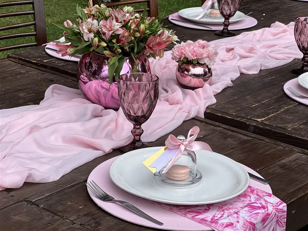 Mesa decorada para un evento social